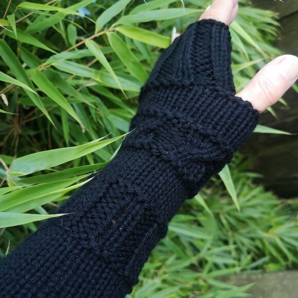 New Black Handknit Multipattern Fingerless Gloves Armwarmer Product of Canada - Picture 2 of 5